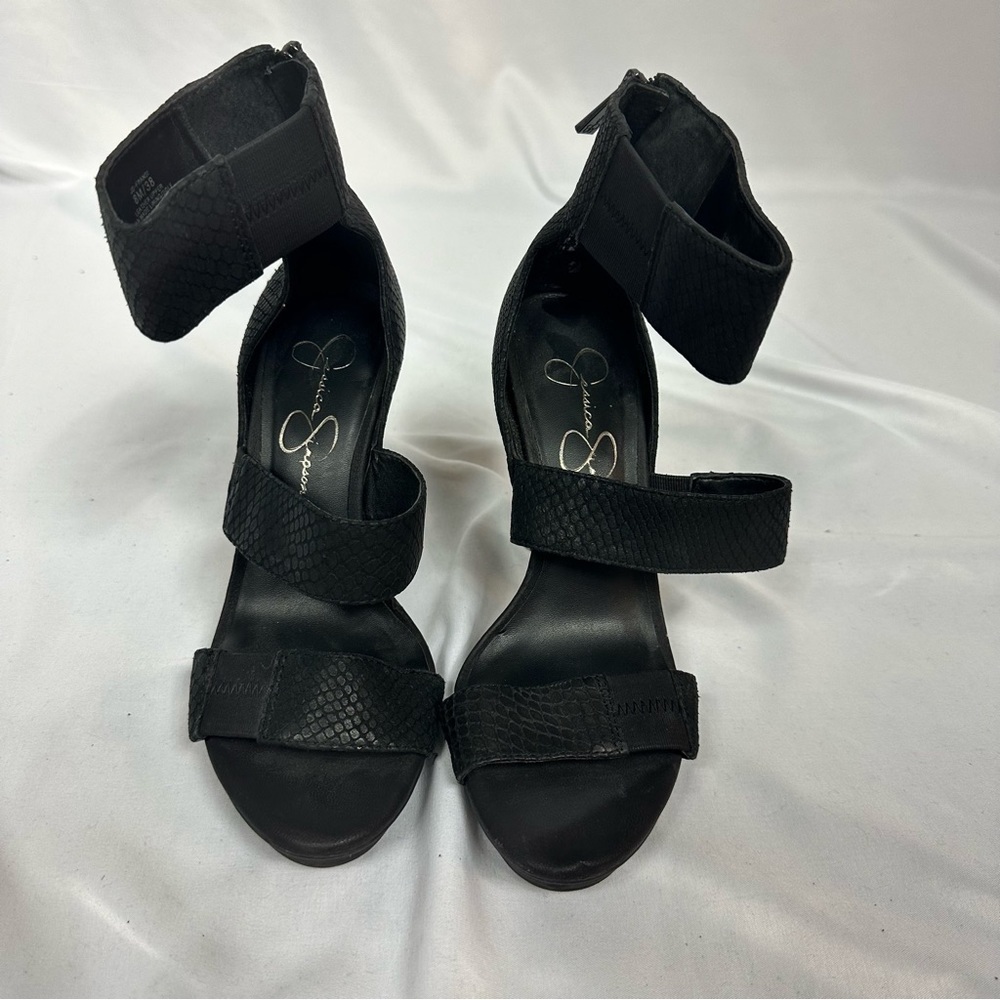 JESSICA Simpson Faux Snake Print Black Heels in Size 38/8M